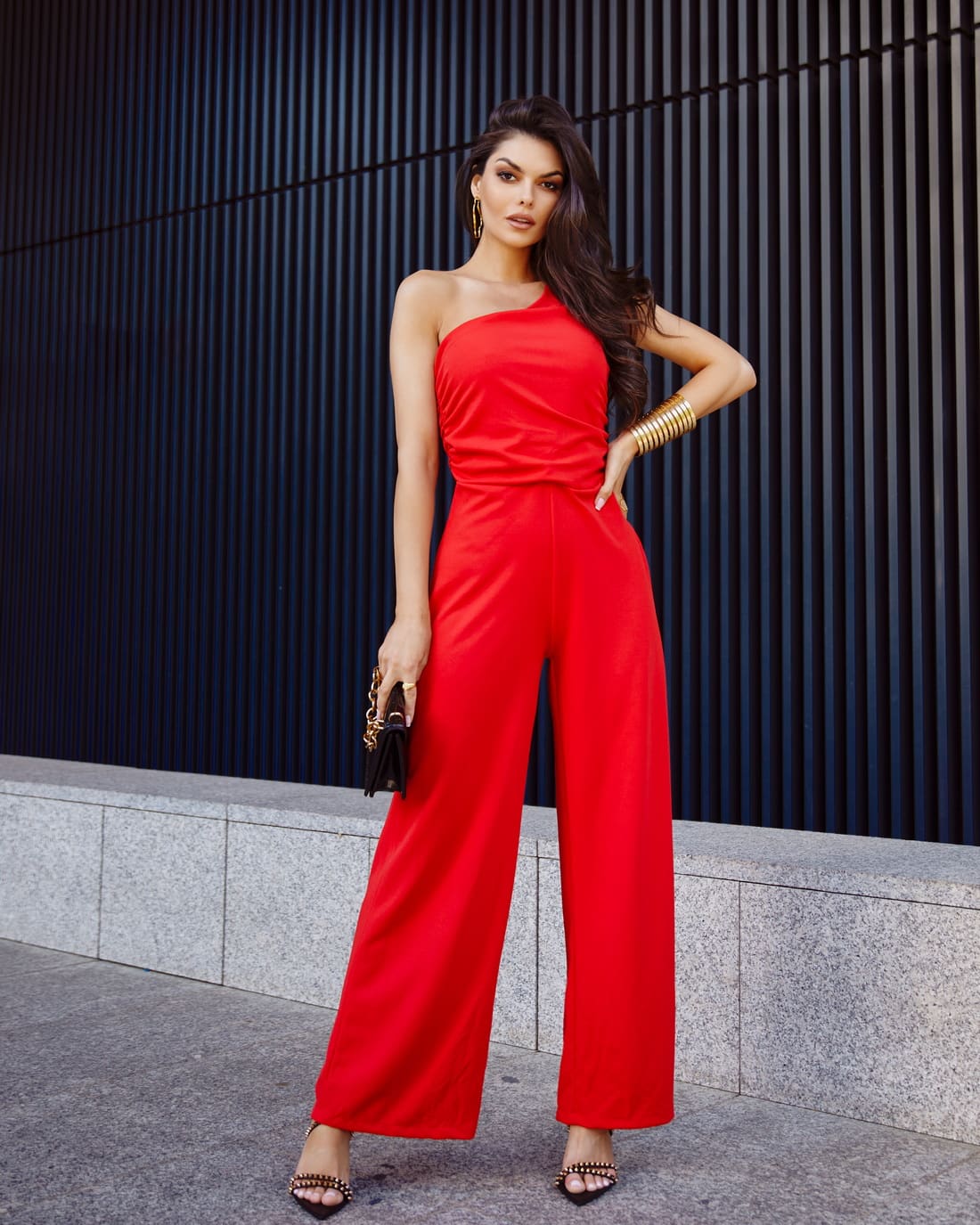 Elegant one-shoulder jumpsuit with wide legs, red
