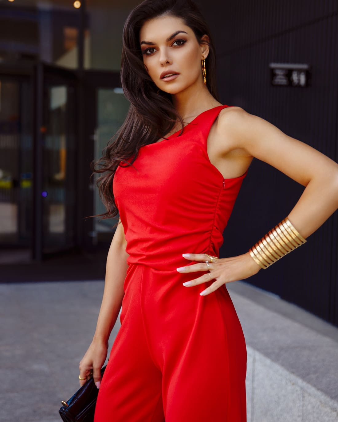 Elegant one-shoulder jumpsuit with wide legs, red